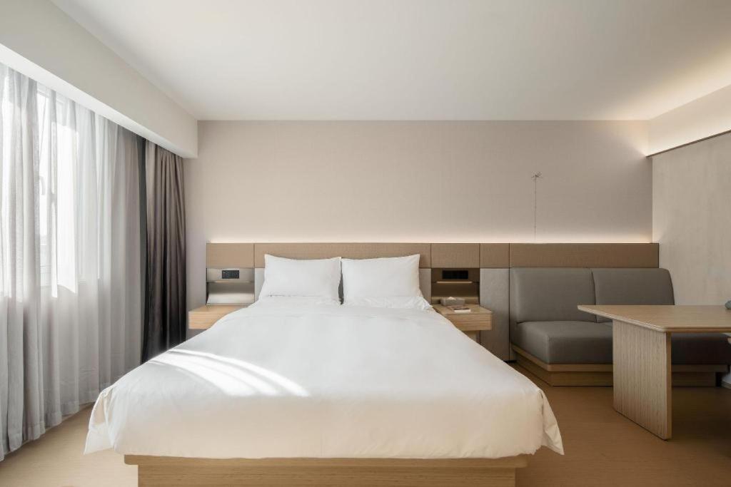 Hotel Ji Hongqiao Wuzhong Road 4*