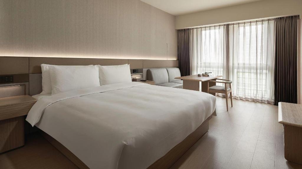 Hotel Ji Hongqiao Wuzhong Road 4*
