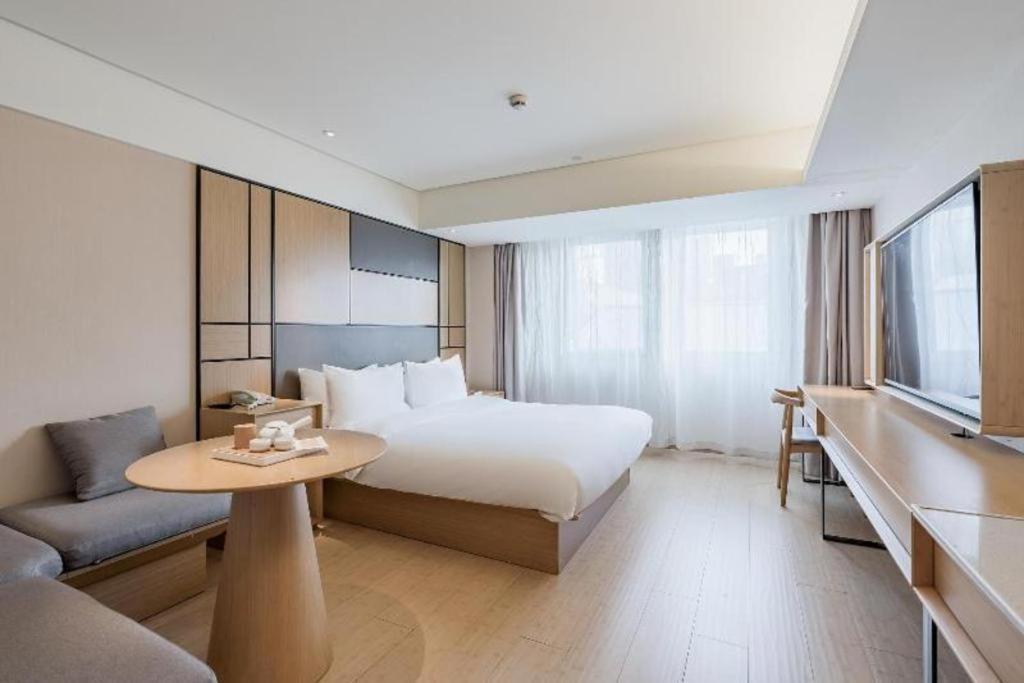 Ji Hongqiao Wuzhong Road Hotel 4*