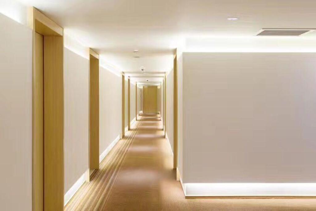 Ji Hongqiao Wuzhong Road Hotel 4*